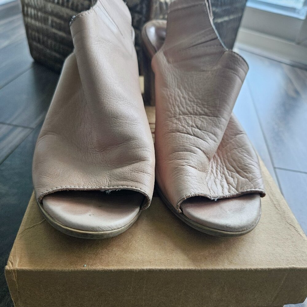 Bueno handmade shoe